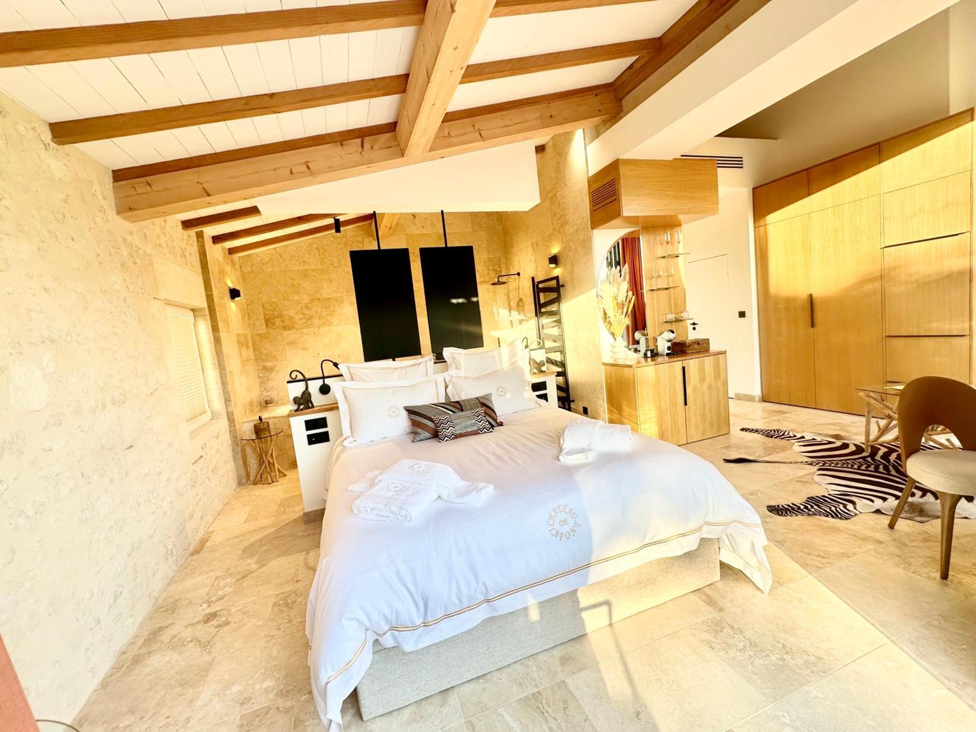 Chateau De Lafont Suites Saint-Vivien  Exterior foto