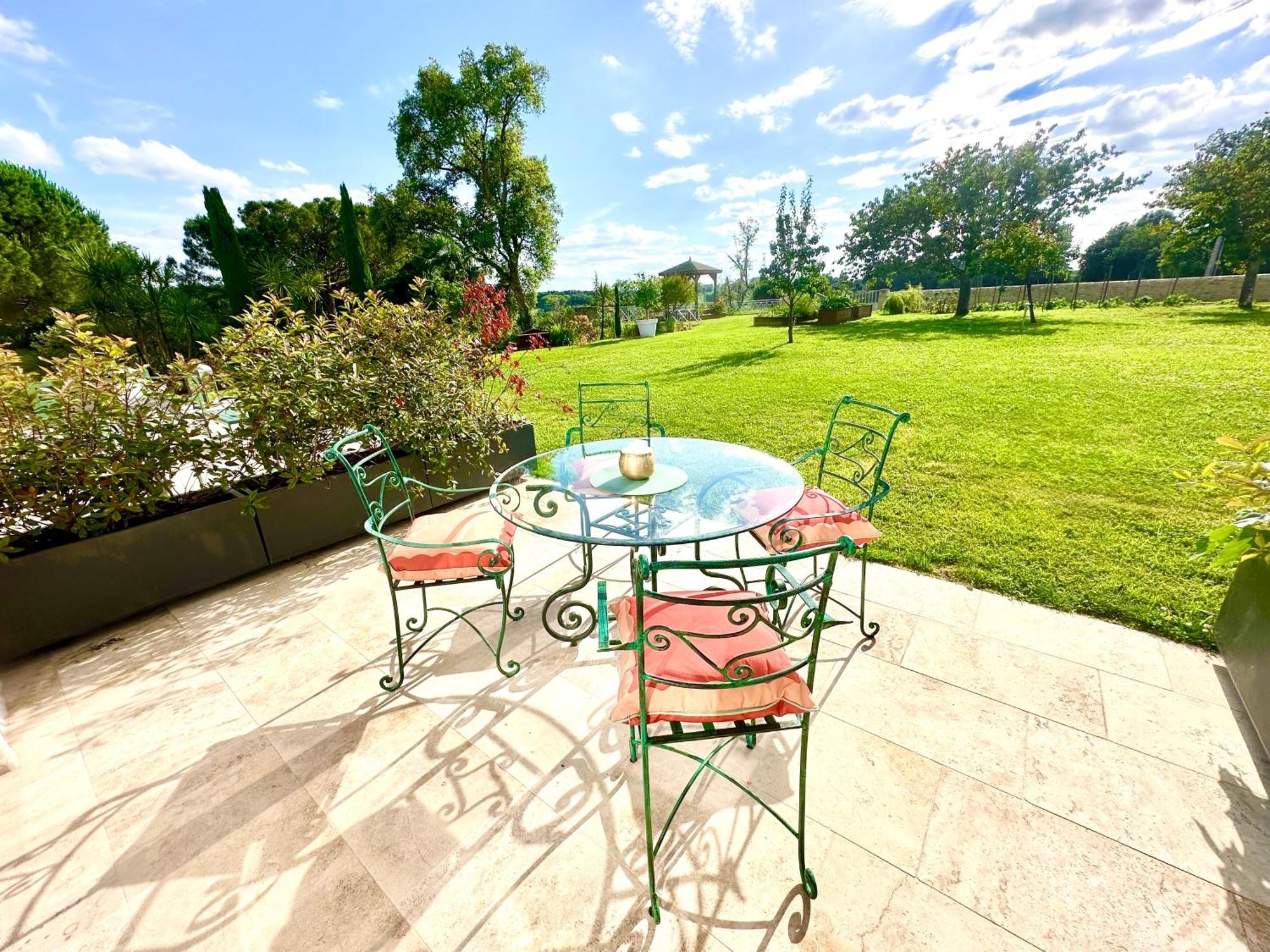 Chateau De Lafont Suites Saint-Vivien  Exterior foto